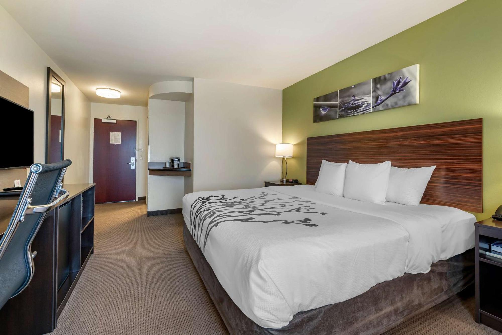 Sleep & I-70 Hotel 3*
