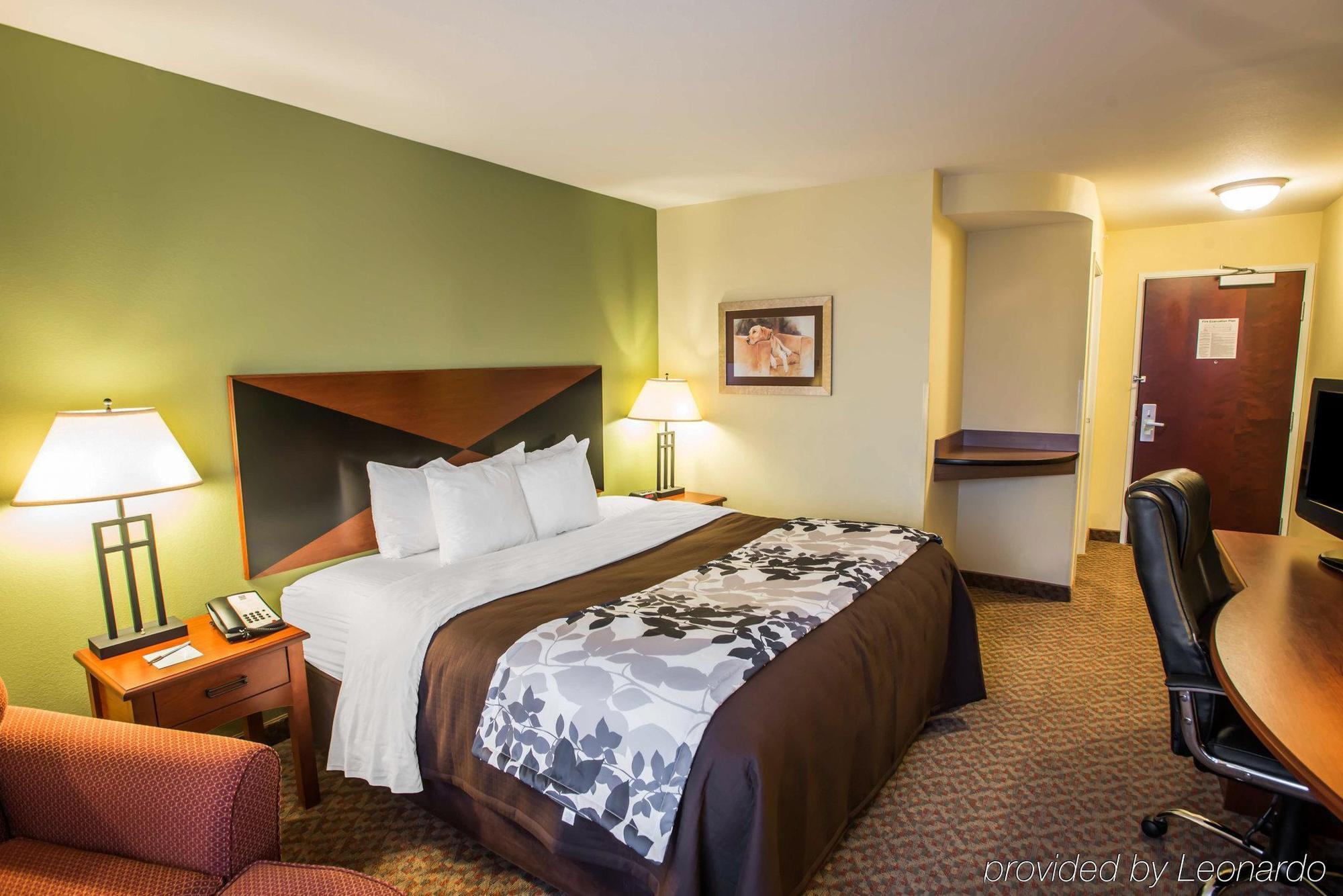 Hotel Sleep & I-70